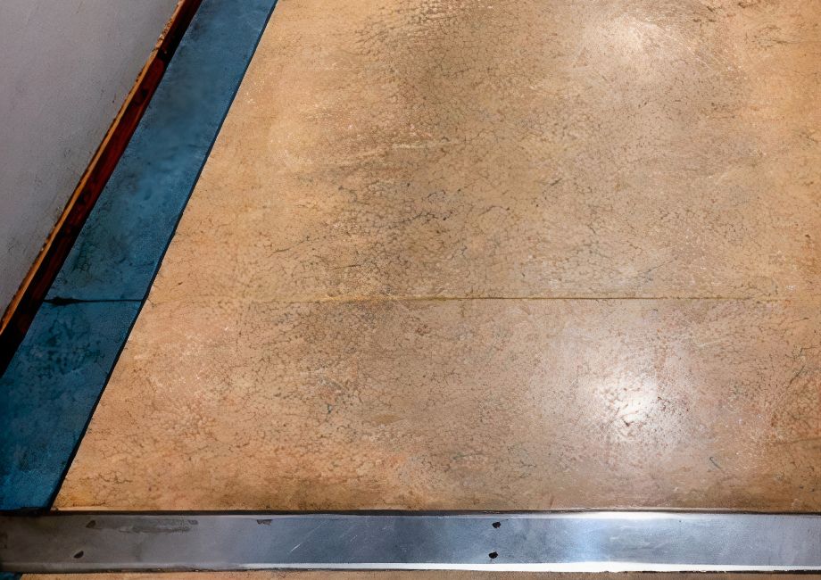 Før og etter boning av gulv.